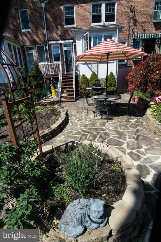 3933 Keswick Road Baltimore, MD 21211 - Photo 20 of 21 a view of a chairs and tables in patio