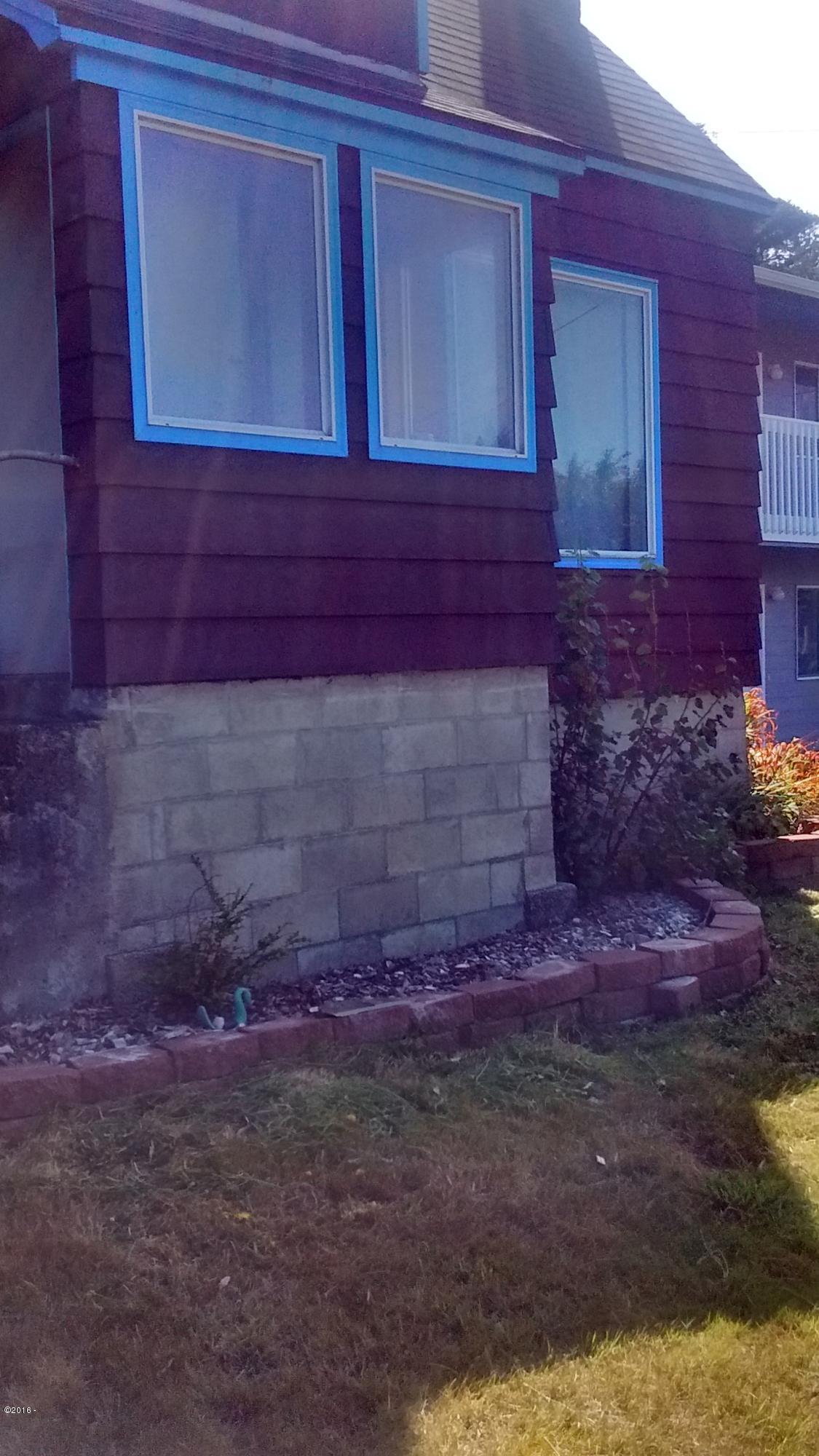 515 Southwest 5th Street Newport, OR 97365 - Photo 1 of 1 Front from drive