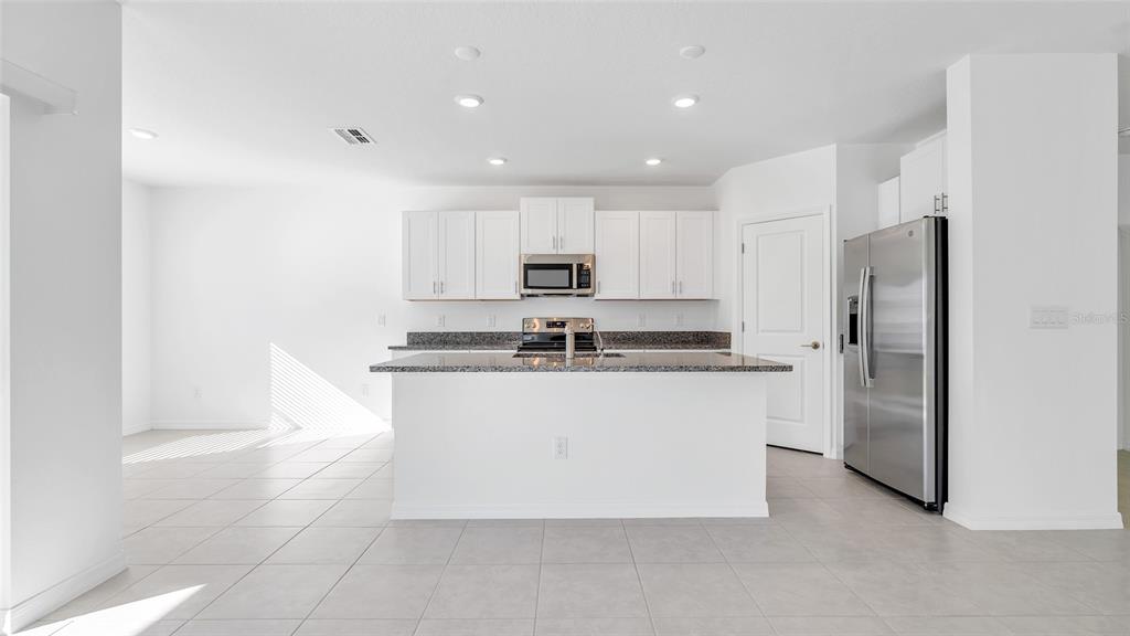 6704 Back Forty Loop Zephyrhills, FL 33541 - Photo 7 of 30