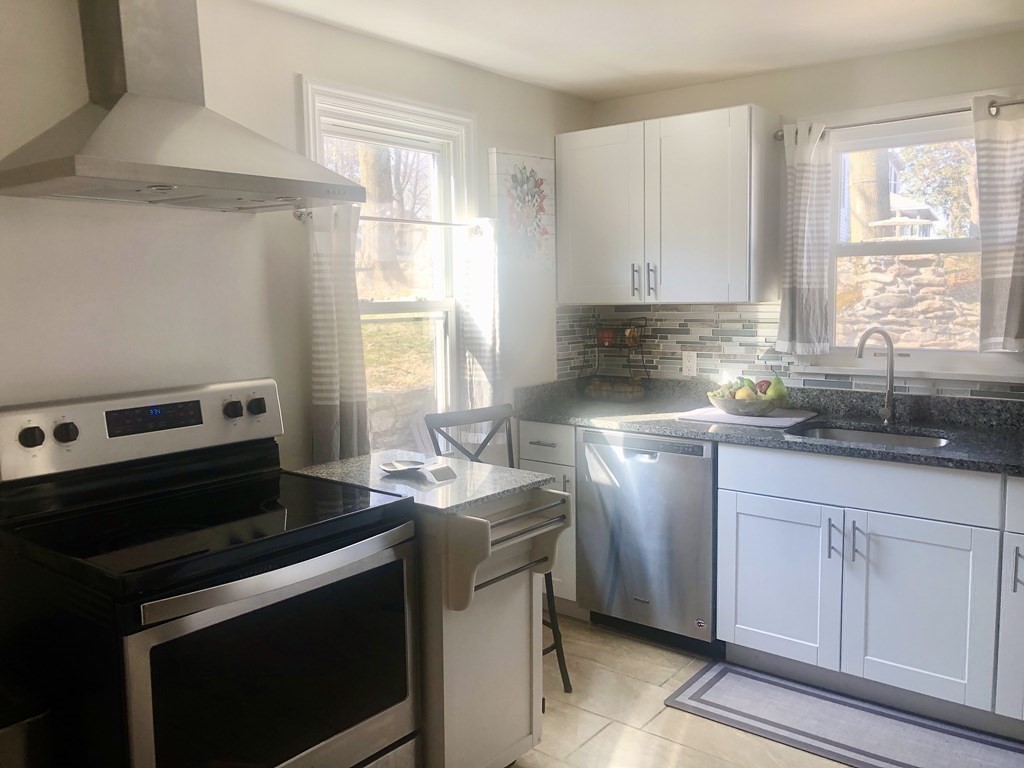 475 Sunderland Road Worcester, MA 01604 - Photo 3 of 37 Gallery Image 3