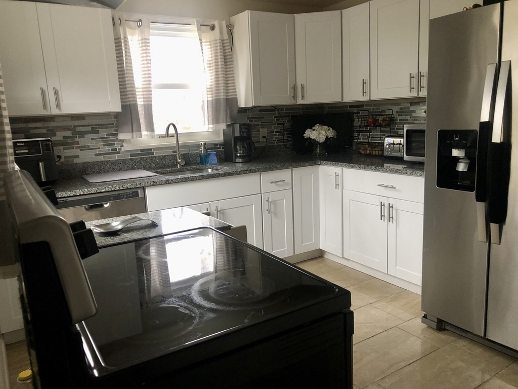 475 Sunderland Road Worcester, MA 01604 - Photo 4 of 37 Gallery Image 4