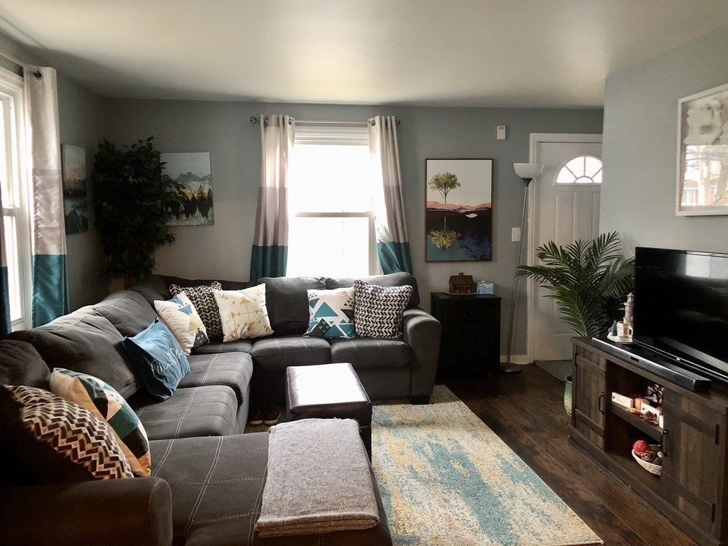 475 Sunderland Road Worcester, MA 01604 - Photo 10 of 37 Gallery Image 10