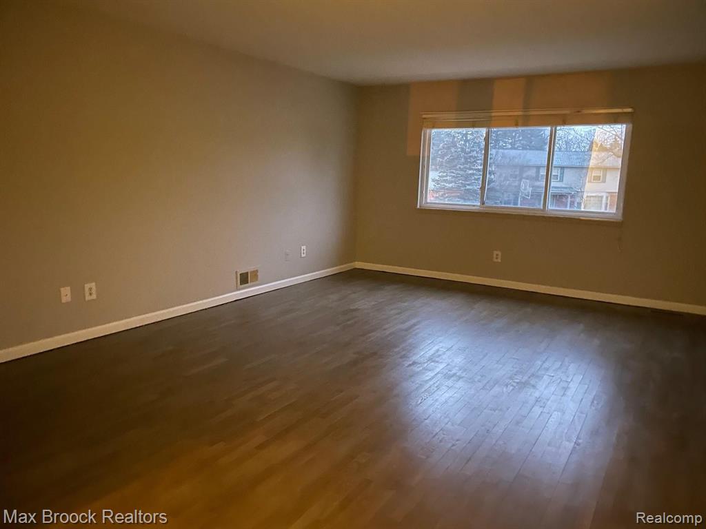 801 West Long Lake Road, Unit 7 Bloomfield Hills, MI 48302 - Photo 7 of 14