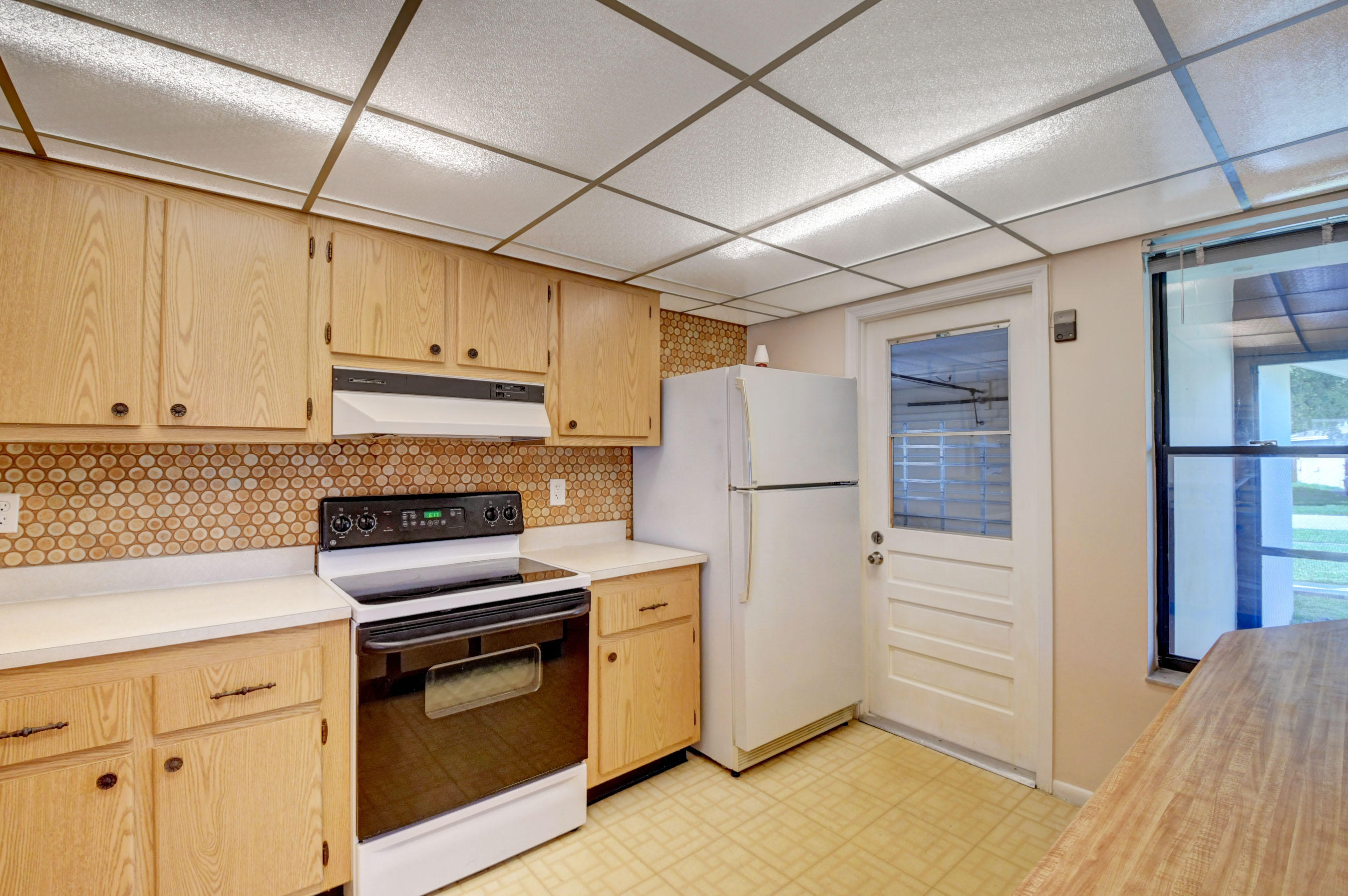 9731 Colorado Court Boca Raton, FL 33434 - Photo 32 of 45 Kitchen