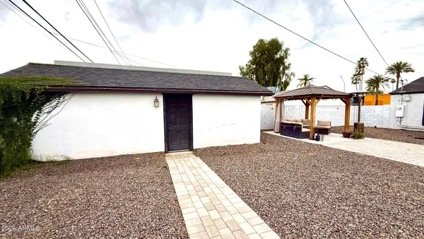 a close view of a backyard of the house