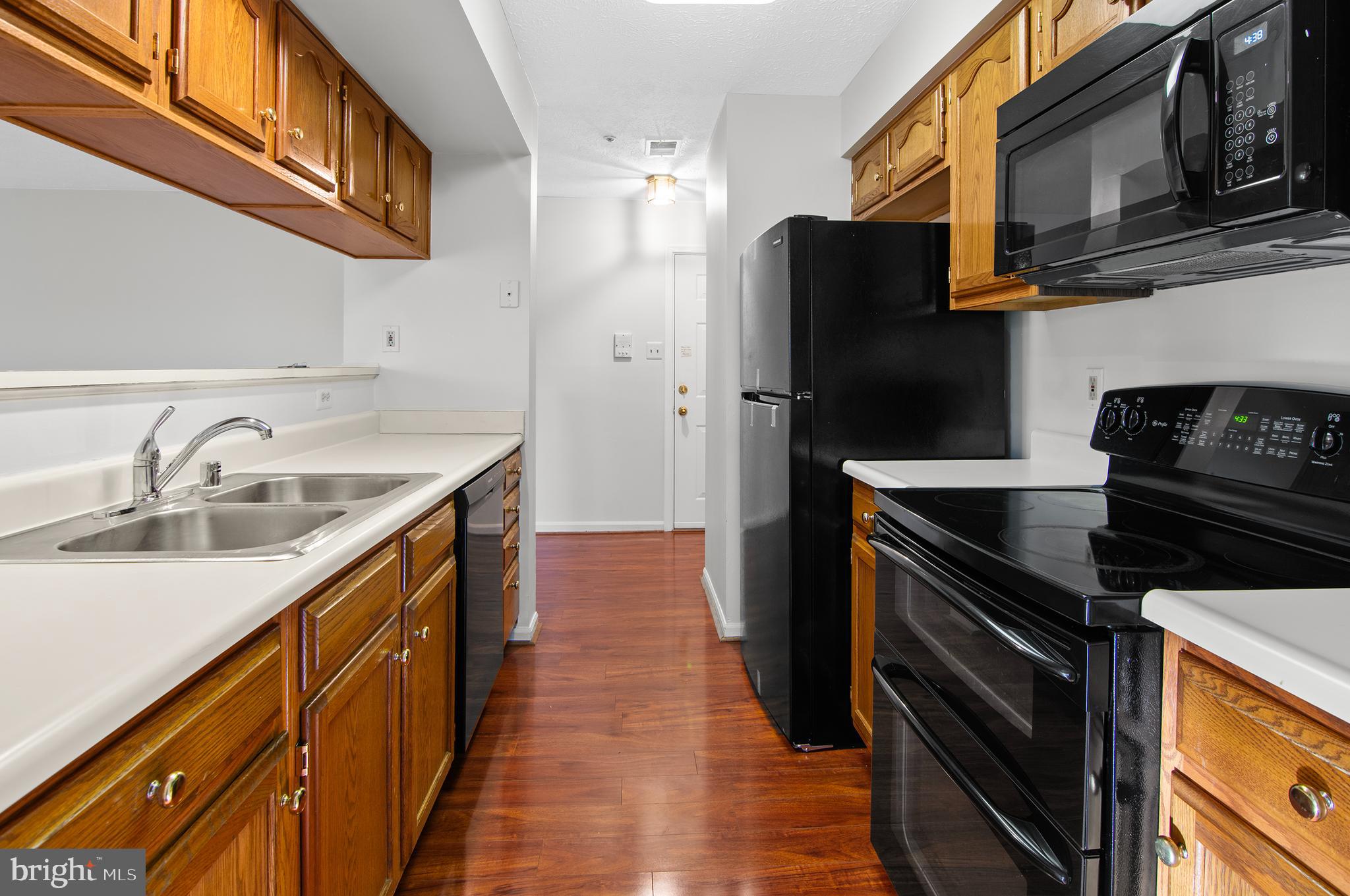 75 Laurel Path Court, Unit 4 Nottingham, MD 21236 - Photo 4 of 21 Black Appliances
