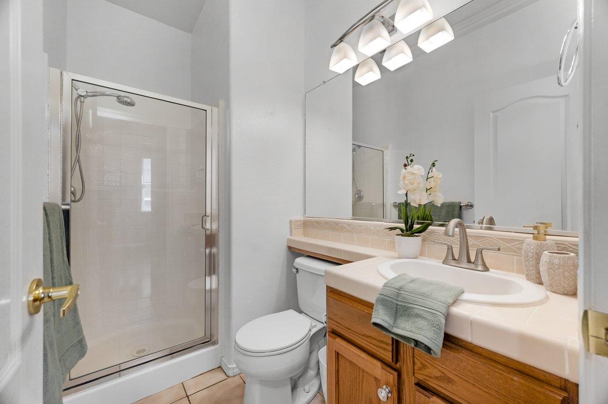 785 West Riviera Lane Clovis, CA 93619 - Photo 21 of 35 a bathroom with a sink toilet and shower