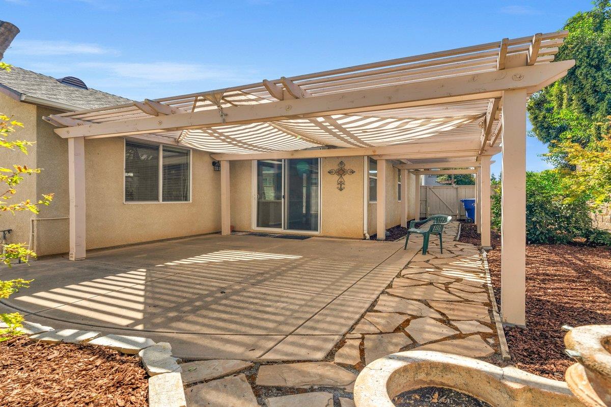 785 West Riviera Lane Clovis, CA 93619 - Photo 34 of 35 a view of a house with a patio