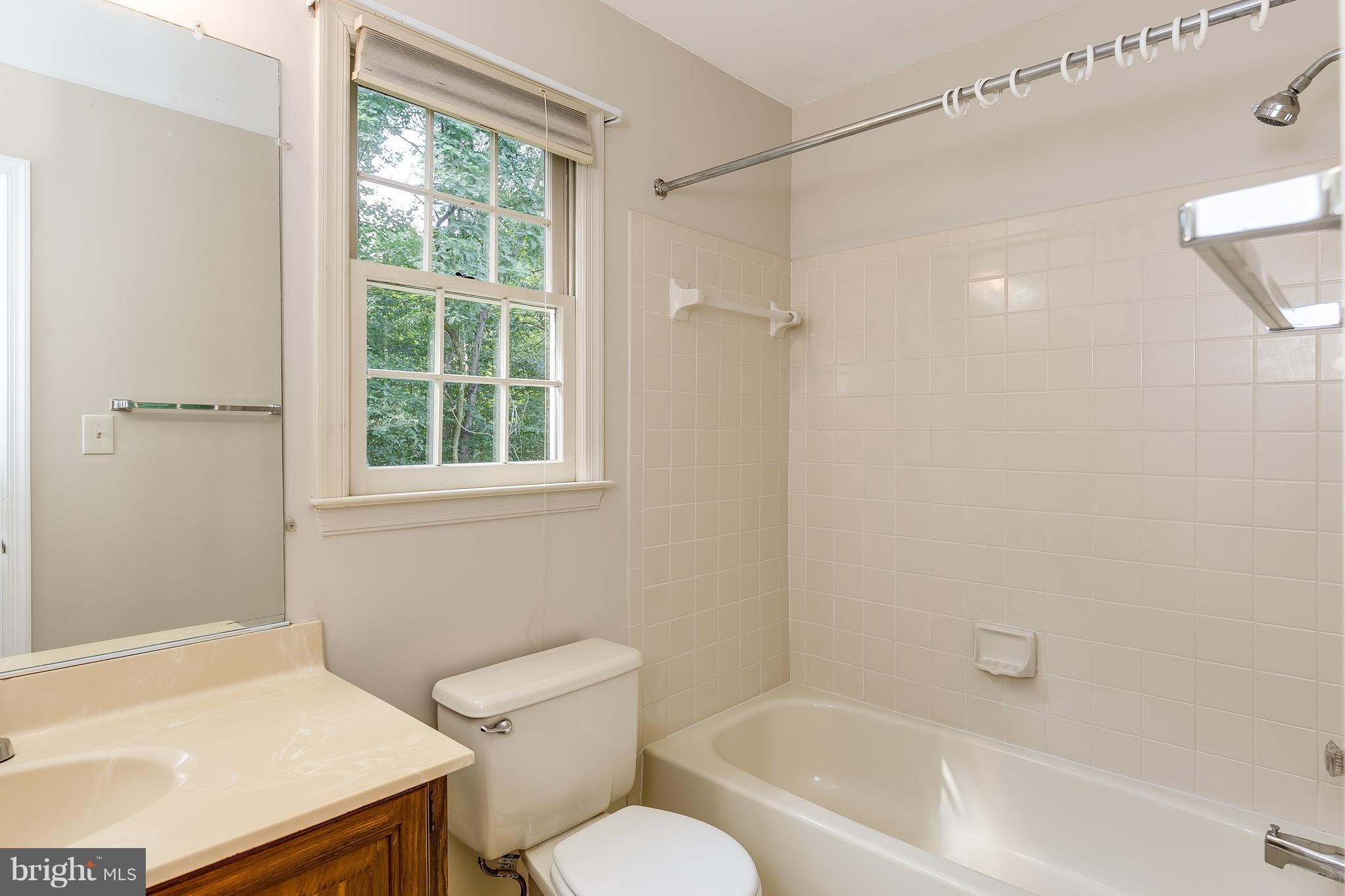 8805 Shadowlake Way Springfield, VA 22153 - Photo 17 of 30 Bath (Master)