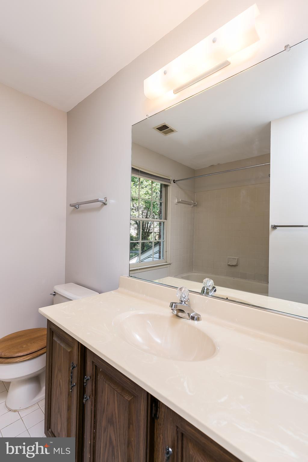 8805 Shadowlake Way Springfield, VA 22153 - Photo 21 of 30 Bath