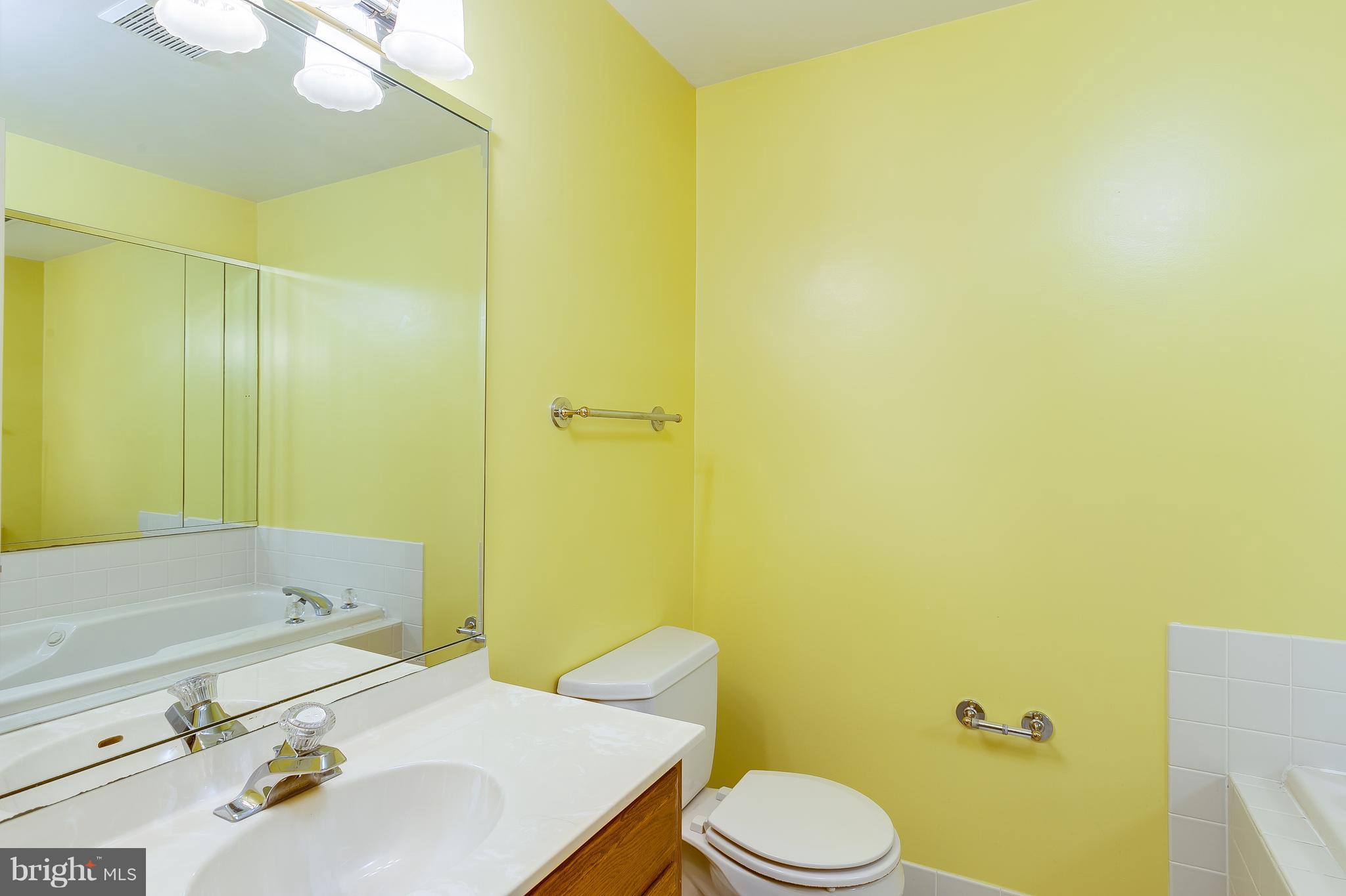 8805 Shadowlake Way Springfield, VA 22153 - Photo 26 of 30 Bath