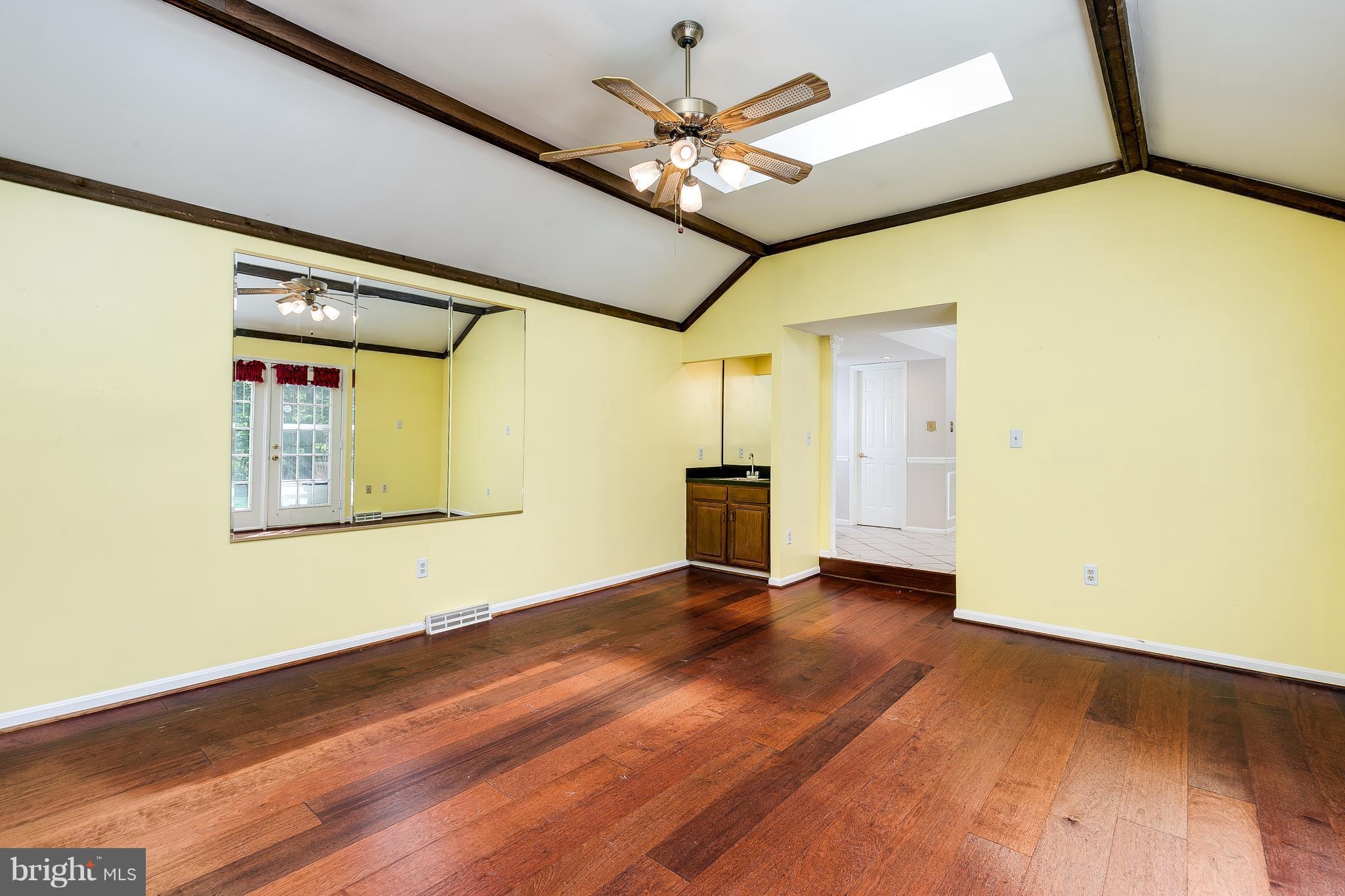 8805 Shadowlake Way Springfield, VA 22153 - Photo 5 of 30 Family Room