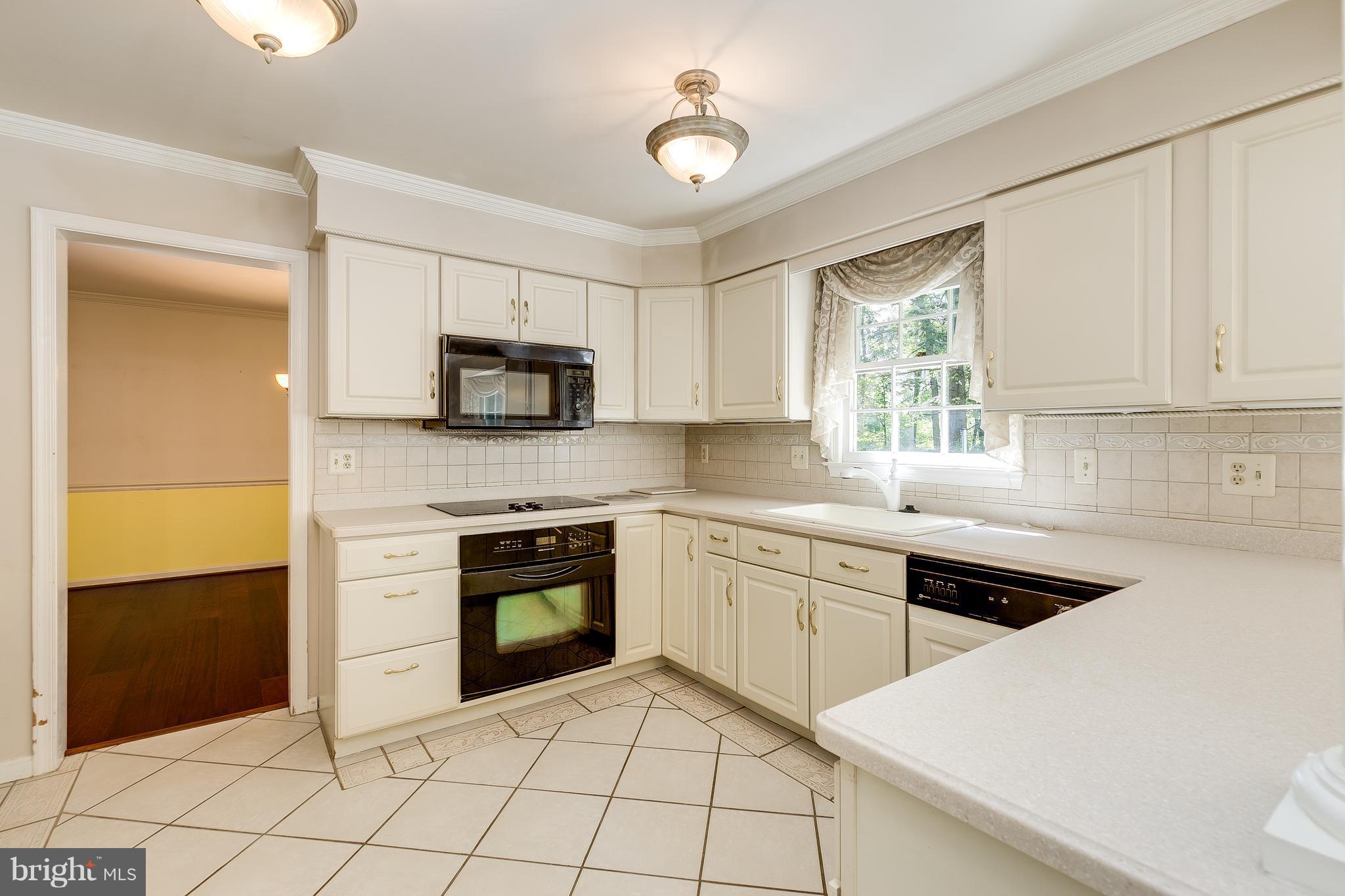 8805 Shadowlake Way Springfield, VA 22153 - Photo 10 of 30 Kitchen