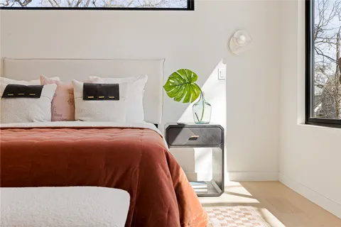 $1,200,000 | 722 Gunter Street, Austin, TX 78702