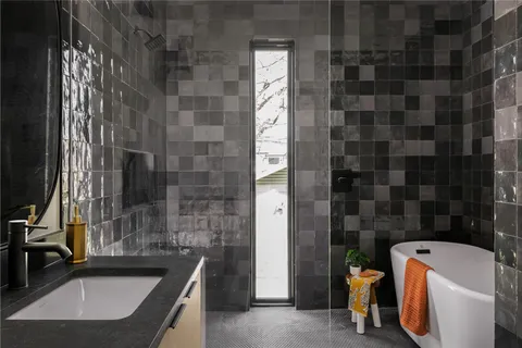 $1,200,000 | 722 Gunter Street, Austin, TX 78702