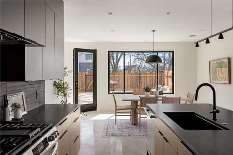 $1,200,000 | 722 Gunter Street, Austin, TX 78702