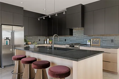 $1,200,000 | 722 Gunter Street, Austin, TX 78702