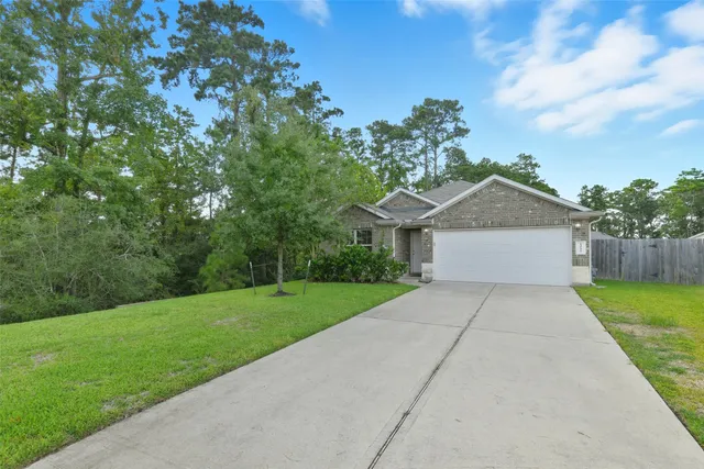a view of a yard in front of a house