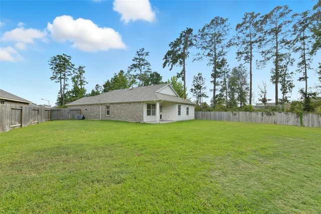 a view of a house with a backyard
