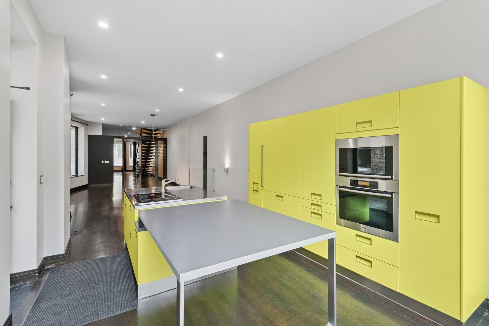44 East Cedar Street Chicago, IL 60611 - Photo 11 of 35 a kitchen with a table and chairs