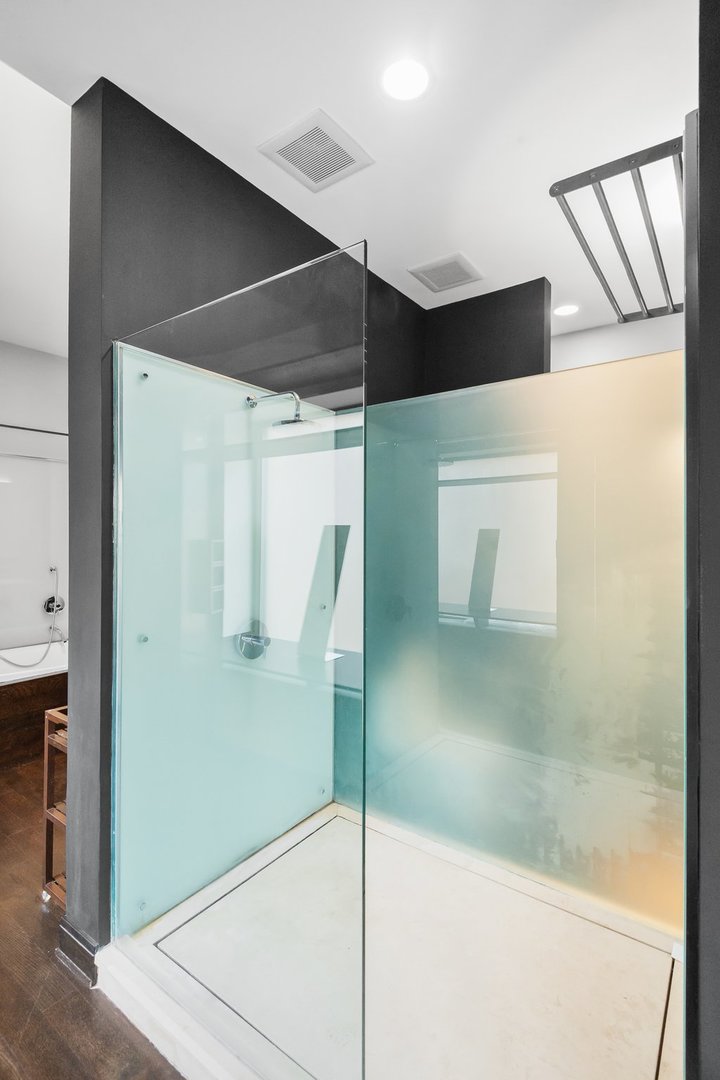 44 East Cedar Street Chicago, IL 60611 - Photo 27 of 35 a view of entryway