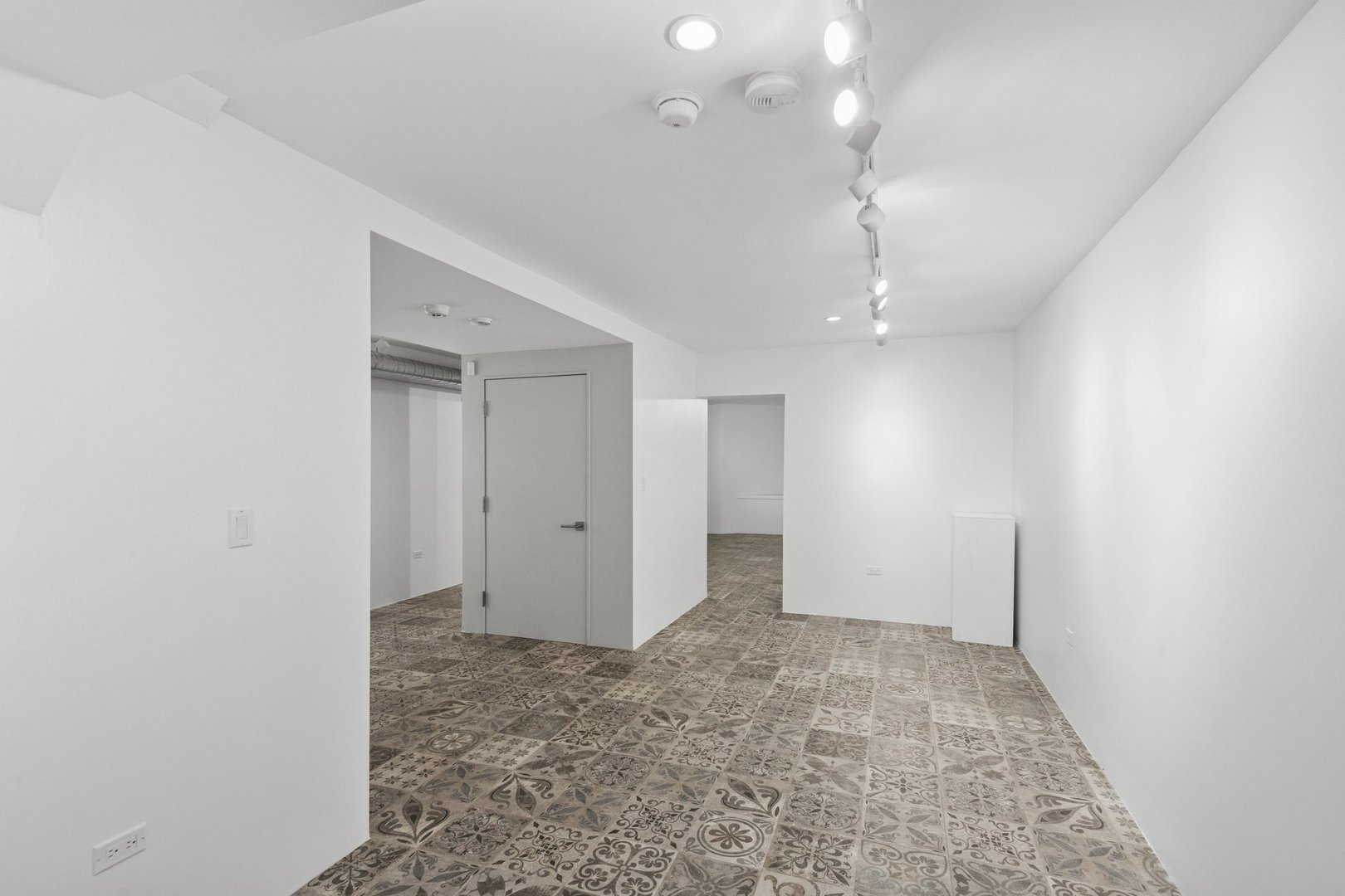 44 East Cedar Street Chicago, IL 60611 - Photo 28 of 35 a view of an empty room