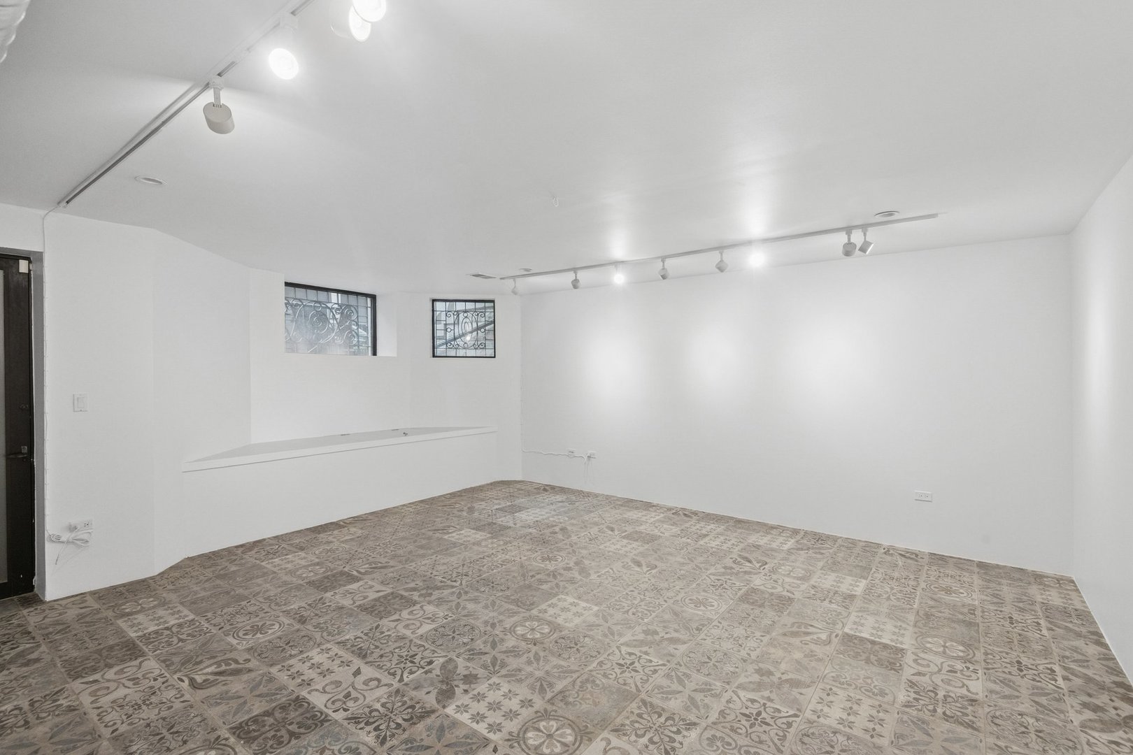 44 East Cedar Street Chicago, IL 60611 - Photo 29 of 35 a view of a room with racks on the wall