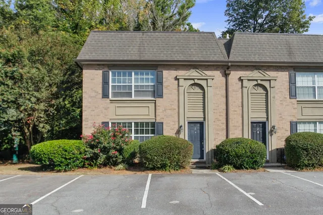 $275,000 | 6980 Roswell Road, Unit H1, Sandy Springs, GA 30328