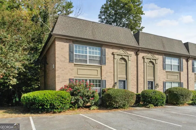 $275,000 | 6980 Roswell Road, Unit H1, Sandy Springs, GA 30328