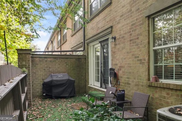 $275,000 | 6980 Roswell Road, Unit H1, Sandy Springs, GA 30328