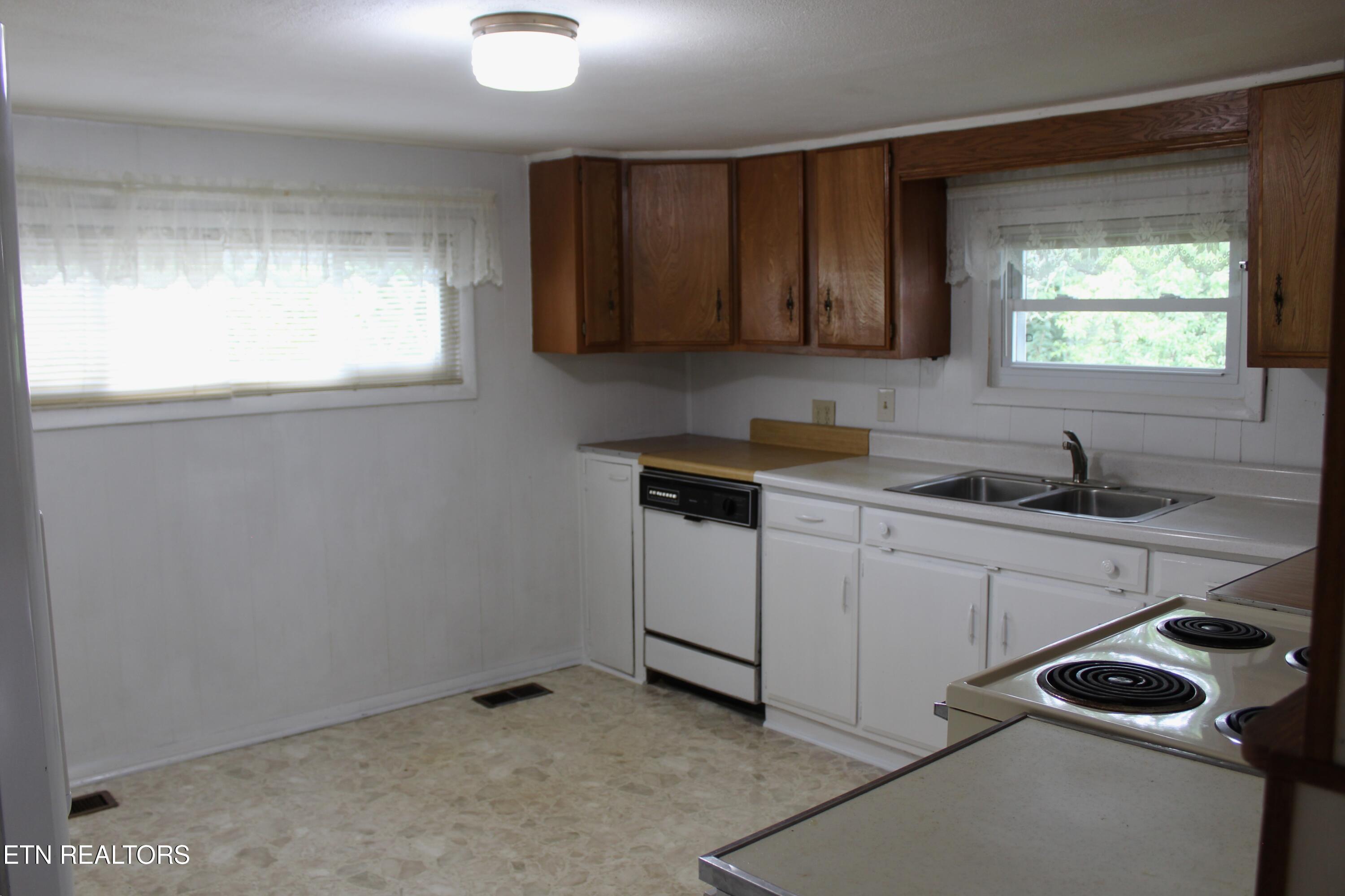 1507 Paris Road Knoxville, TN 37912 - Photo 16 of 29 IMG_5325