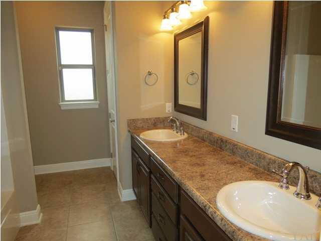 581 West Quintette Road Cantonment, FL 32533 - Photo 20 of 24 Hall Bathroom