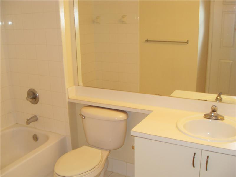 3830 Lyons Road, Unit 2013 Pompano Beach, FL 33073 - Photo 9 of 9 Bathroom