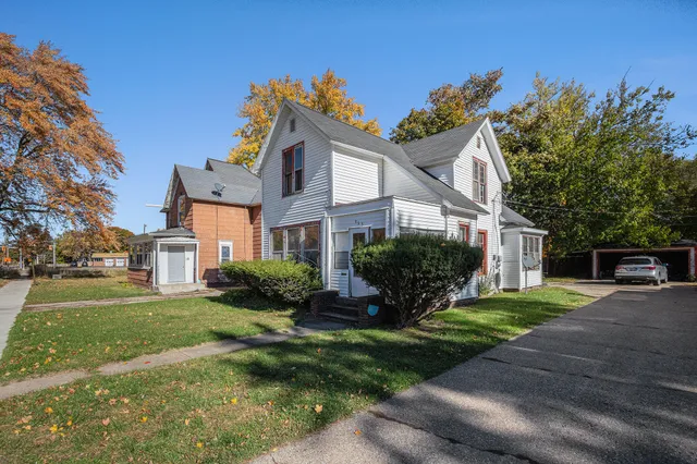 $105,000 | 955 Colfax Avenue, Benton Harbor, MI 49022