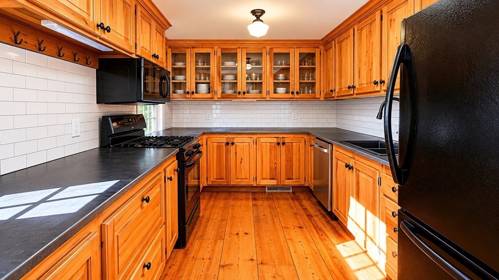 6 Cross Street Buckland, MA 01338 - Photo 9 of 41
