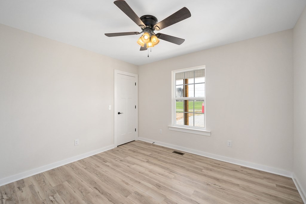 11819 Old Kentucky Road Walling, TN 38587 - Photo 17 of 24 Gallery Image 17