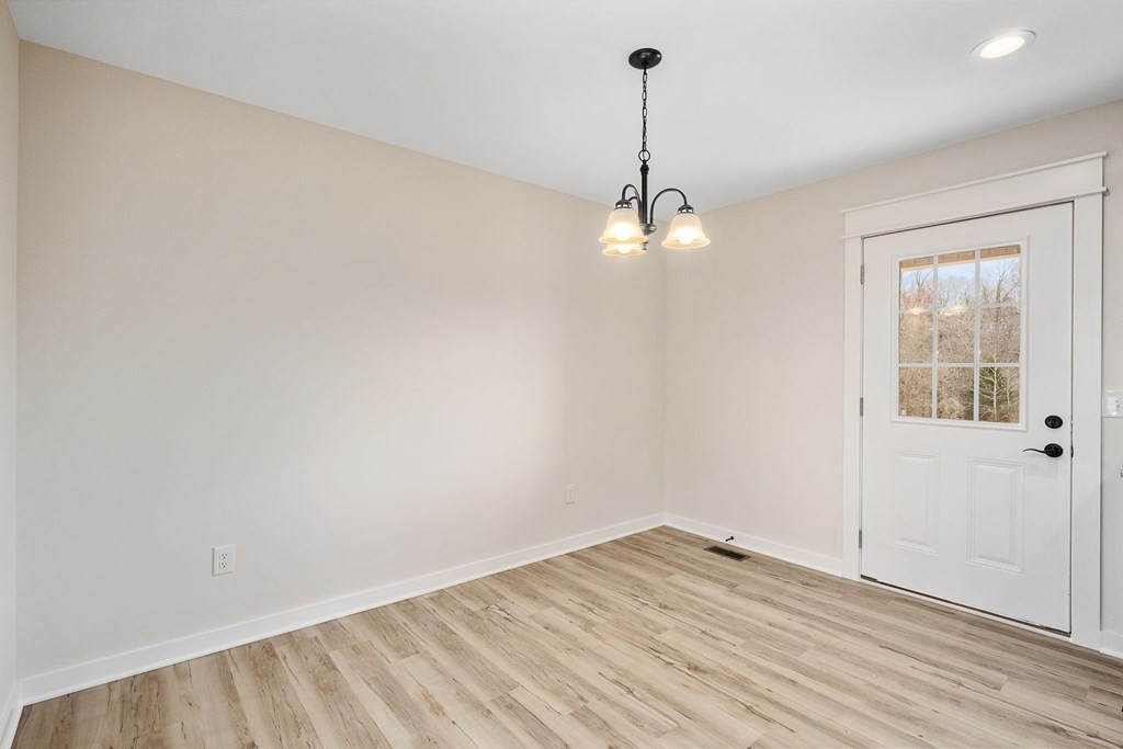11819 Old Kentucky Road Walling, TN 38587 - Photo 8 of 24 Gallery Image 8