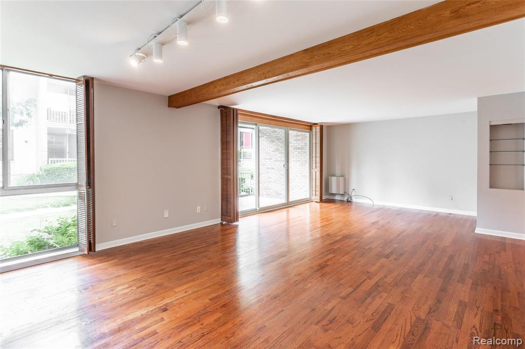 4041 West Maple Road, Unit 104 Bloomfield Hills, MI 48301 - Photo 4 of 25