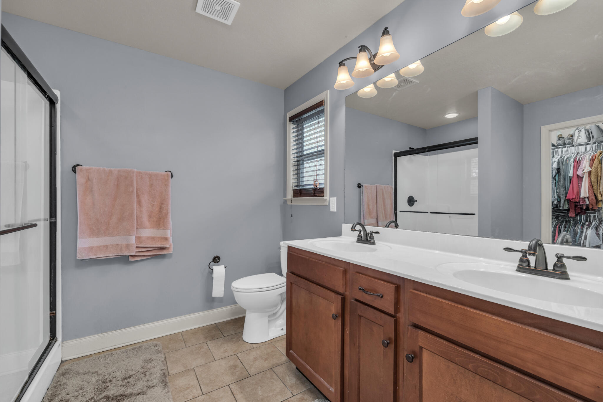 4524 Dumac Road Chattanooga, TN 37416 - Photo 10 of 28 Primary bathroom