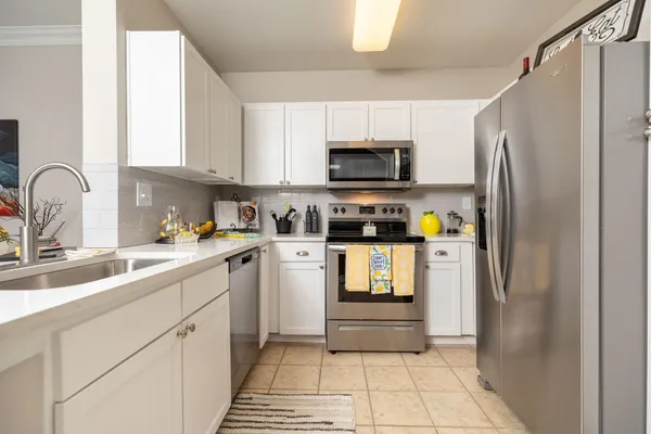 $1,810 | 4001 Fannin Street, Unit 4127, Houston, TX 77004