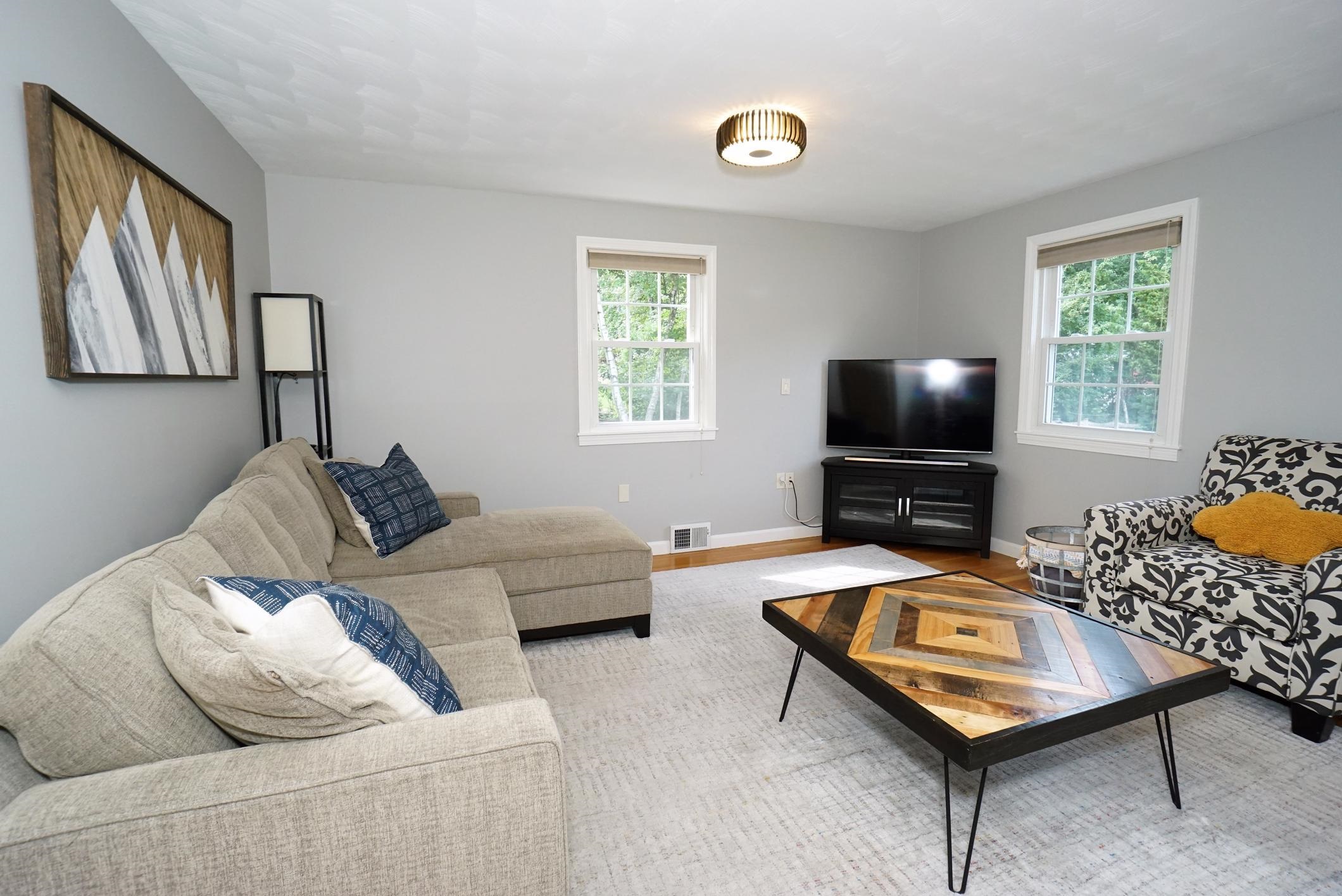 57 Robinhood Road Nashua, NH 03062 - Photo 17 of 40