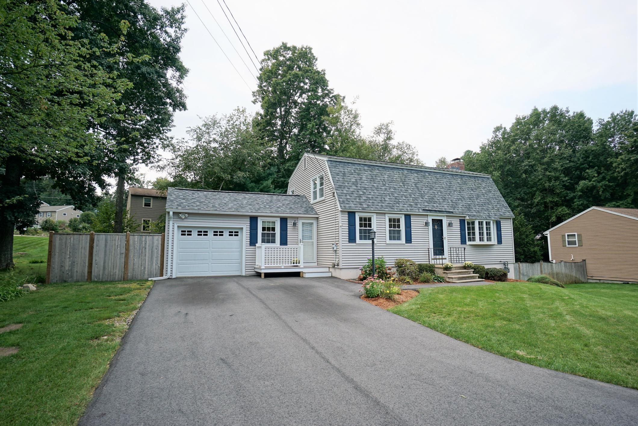 57 Robinhood Road Nashua, NH 03062 - Photo 3 of 40