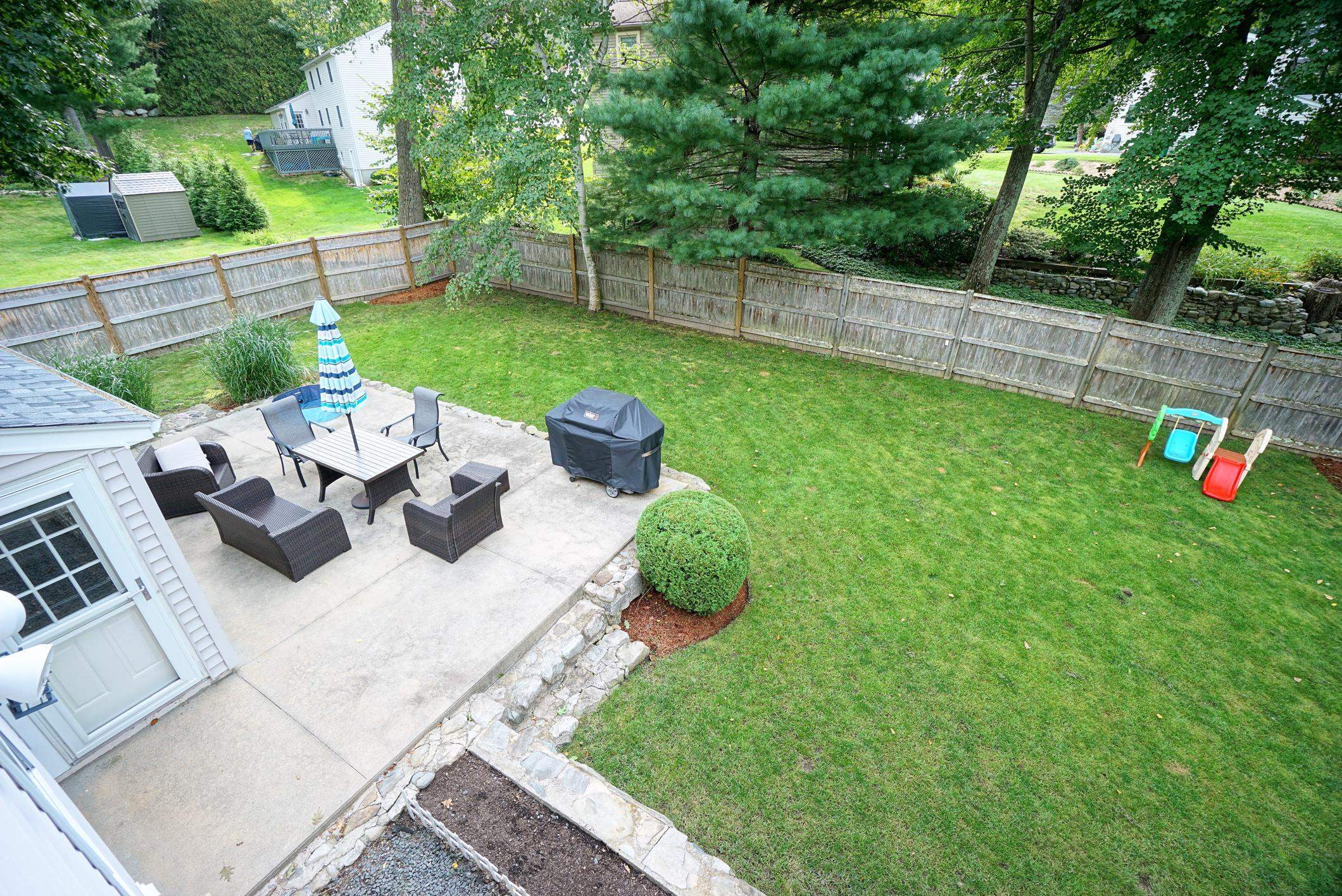 57 Robinhood Road Nashua, NH 03062 - Photo 35 of 40