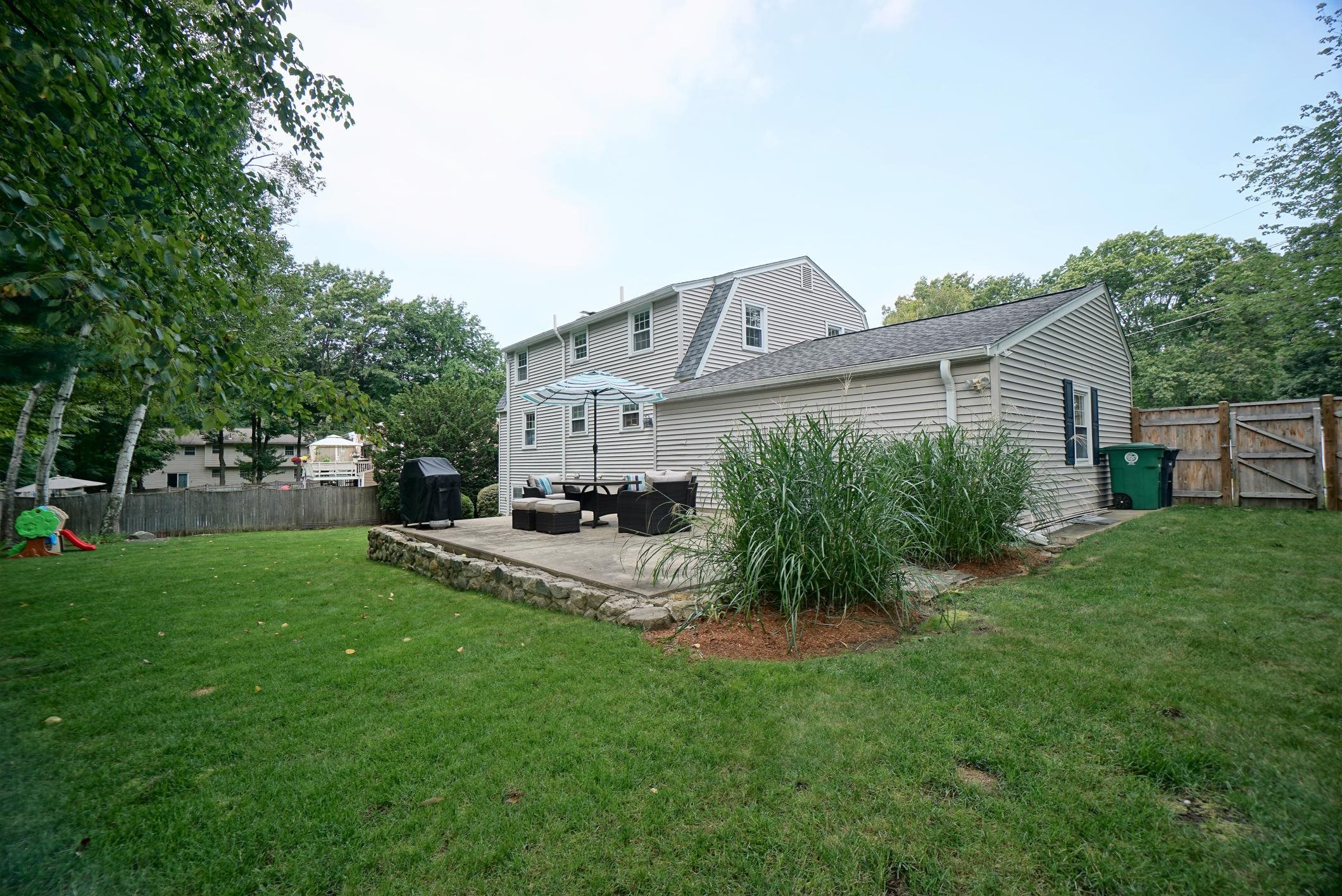 57 Robinhood Road Nashua, NH 03062 - Photo 38 of 40