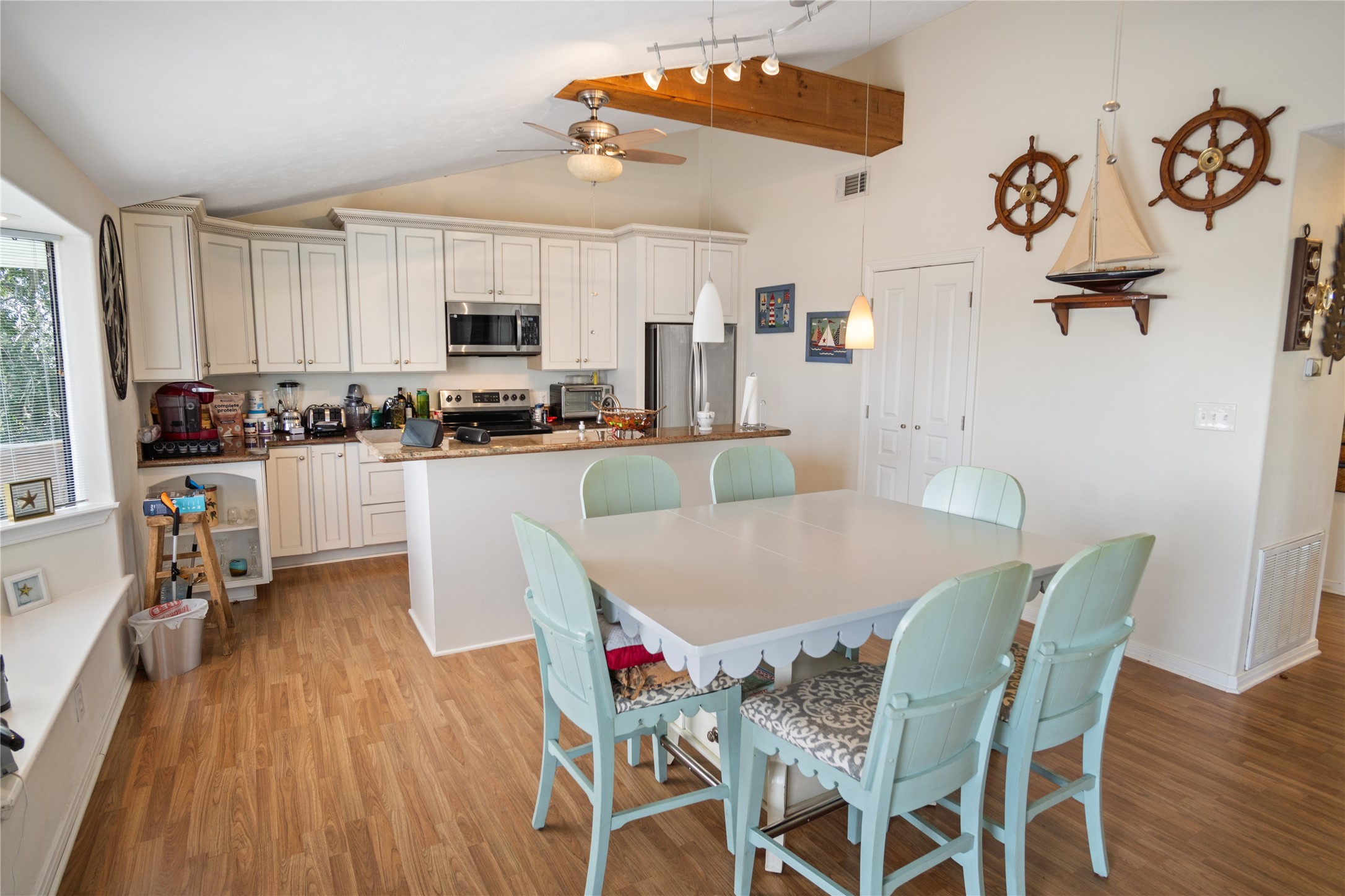 1205 Bay Crystal Beach, TX 77650 - Photo 7 of 33