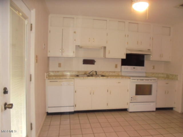 1725 Riverside Drive Gautier, MS 39553 - Photo 2 of 10 DSC00444