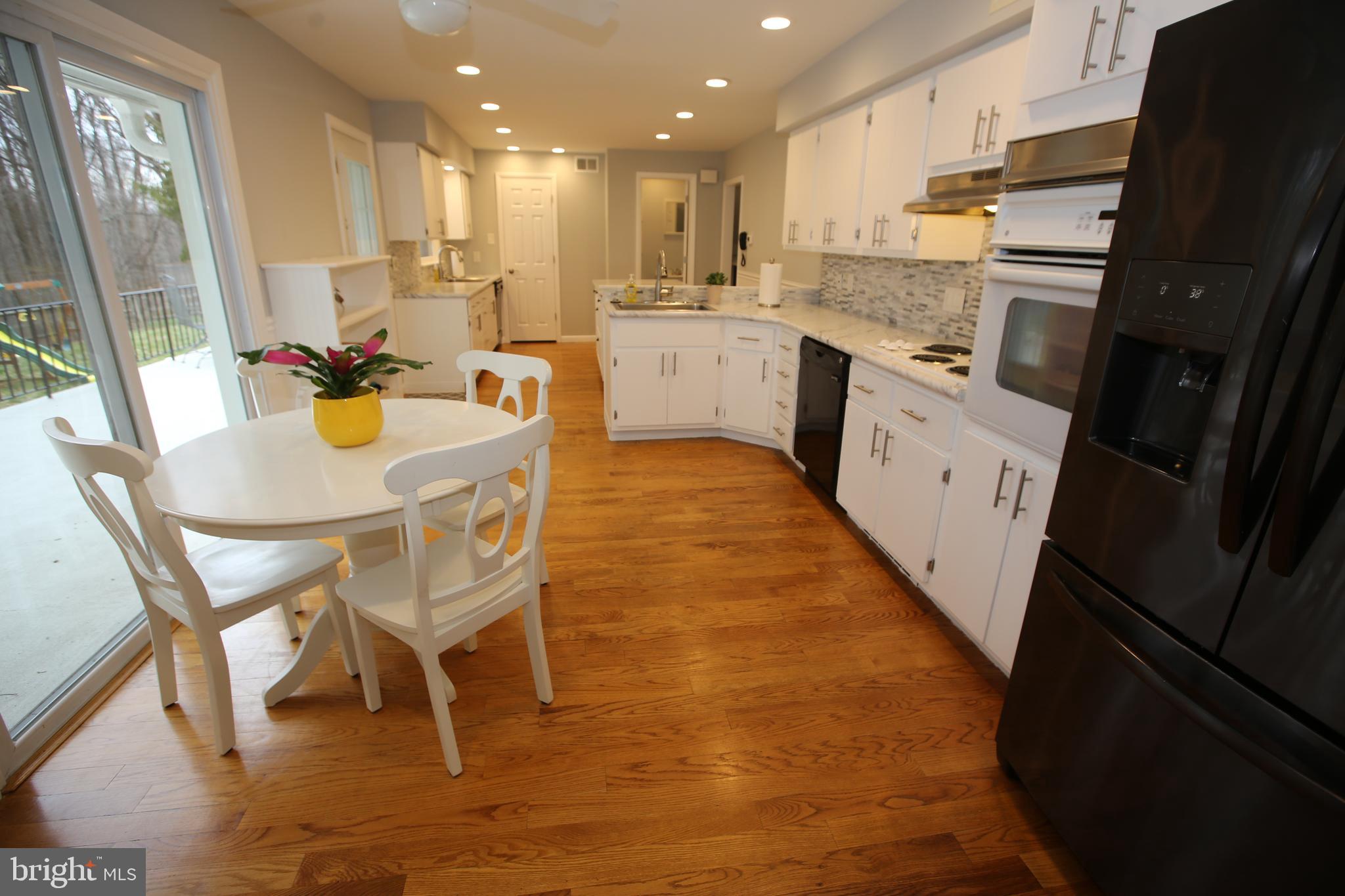 224 Foxcroft Road Broomall, PA 19008 - Photo 8 of 35 EAT IN KITCHEN