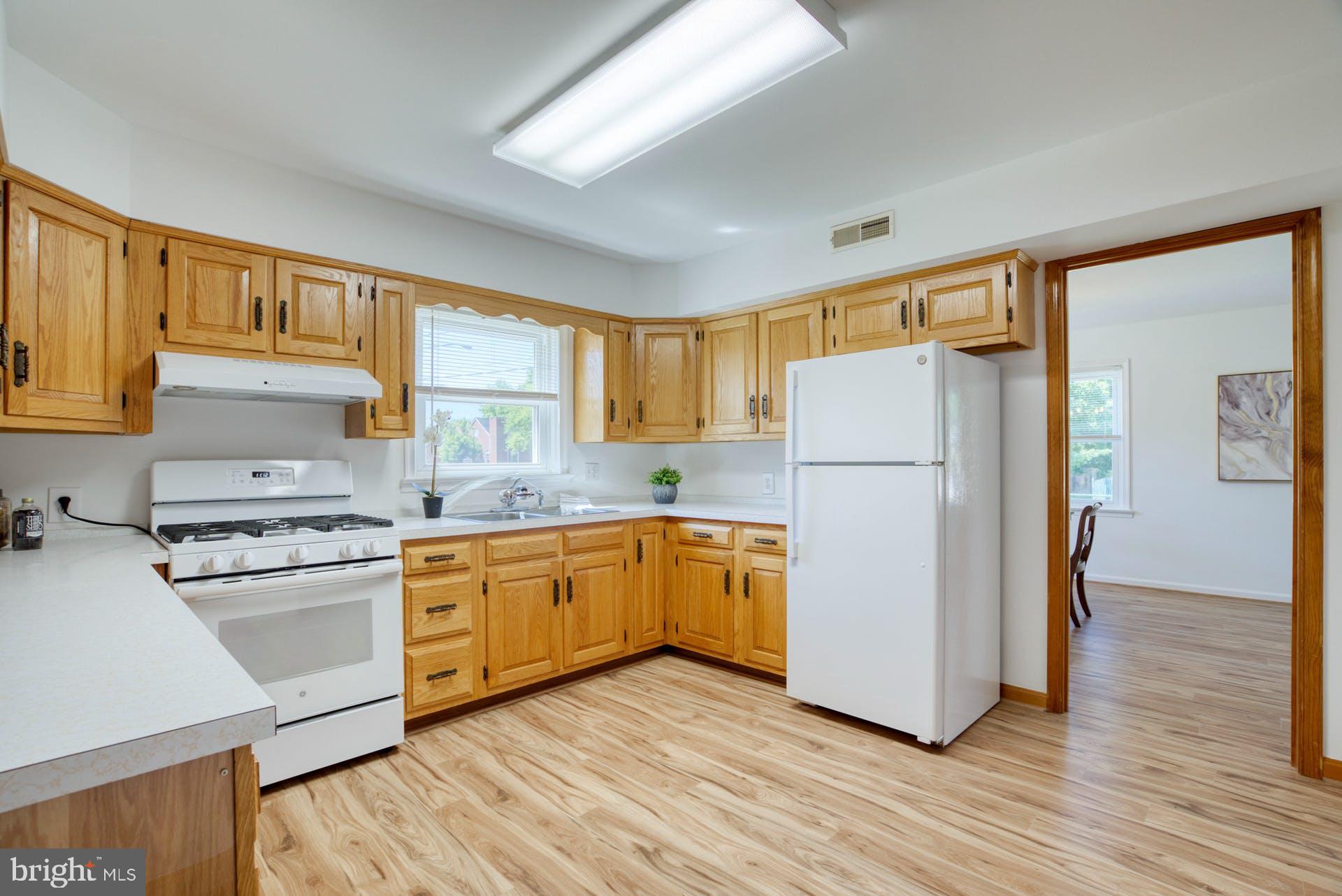 7719 Fordson Road Alexandria, VA 22306 - Photo 9 of 40 Kitchen with new flooring