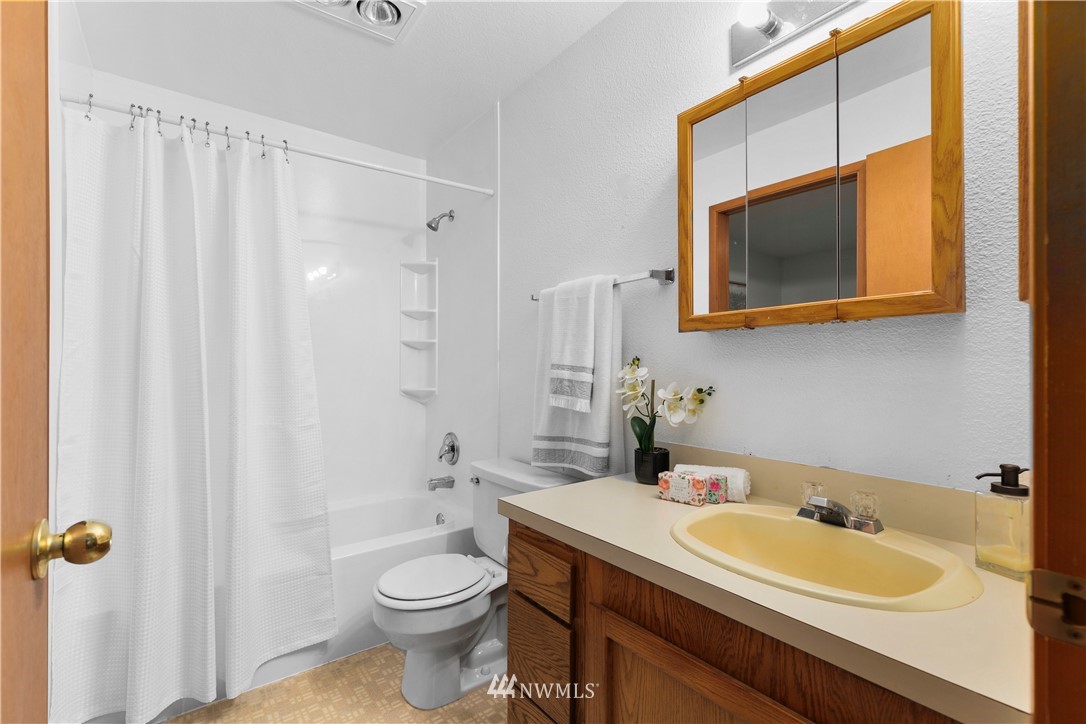 18910 Bothell Everett Highway, Unit J2 Bothell, WA 98012 - Photo 11 of 21 Gallery Image 11