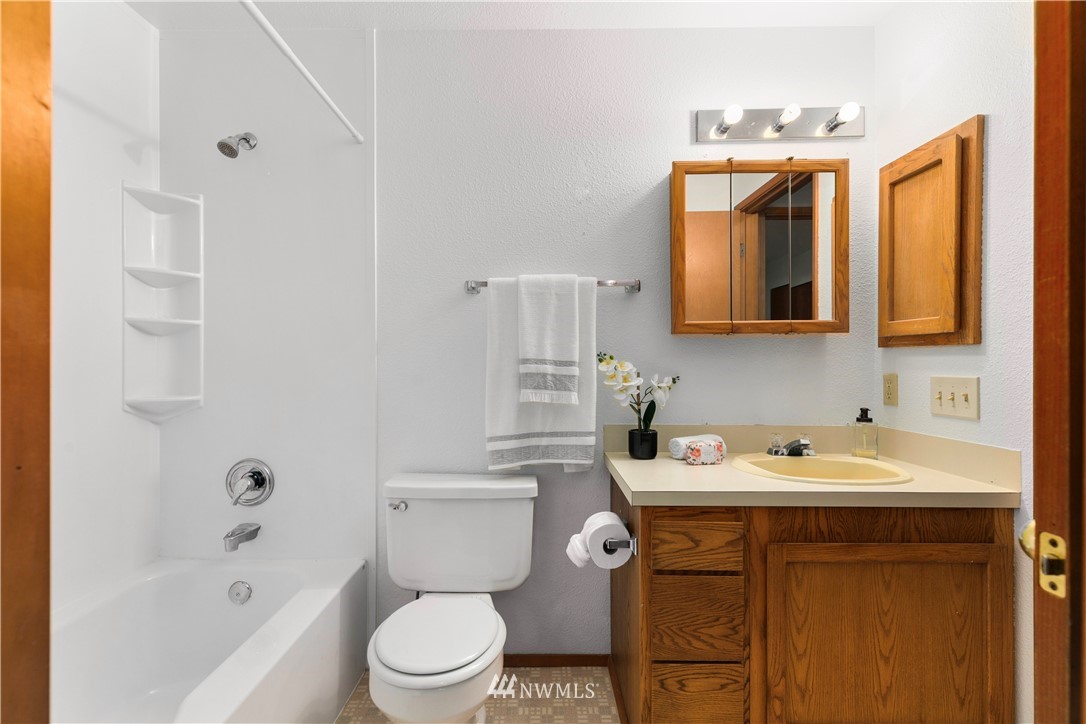 18910 Bothell Everett Highway, Unit J2 Bothell, WA 98012 - Photo 12 of 21 Gallery Image 12